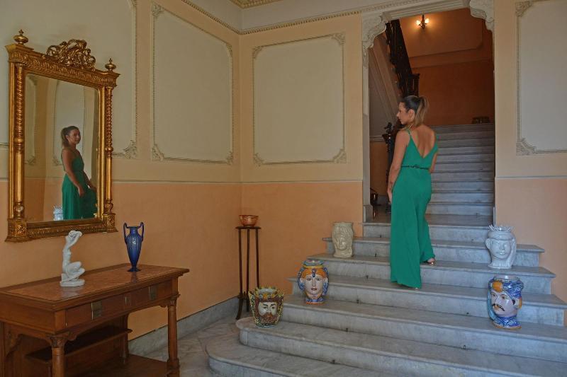 B&B Di Charme Camelie Palazzo Nicotra Riposto Exterior photo