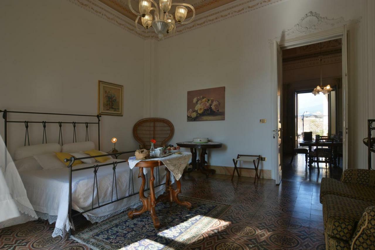 B&B Di Charme Camelie Palazzo Nicotra Riposto Exterior photo